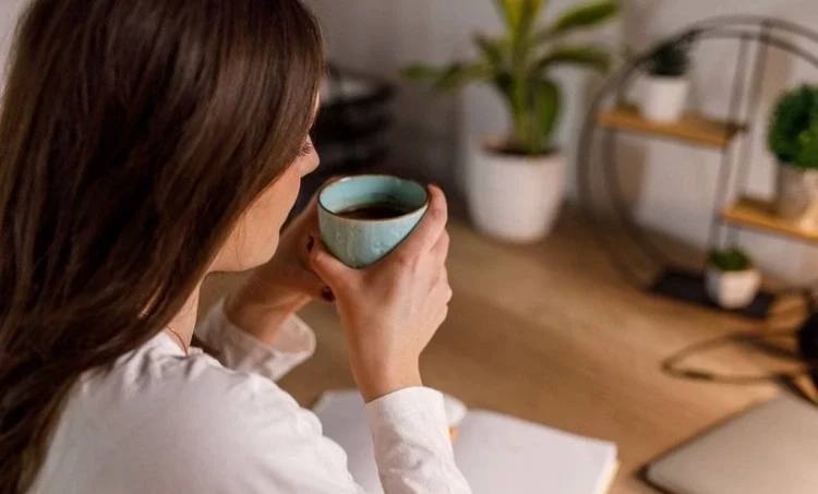 Si të rifitoni energji pa kafeinë